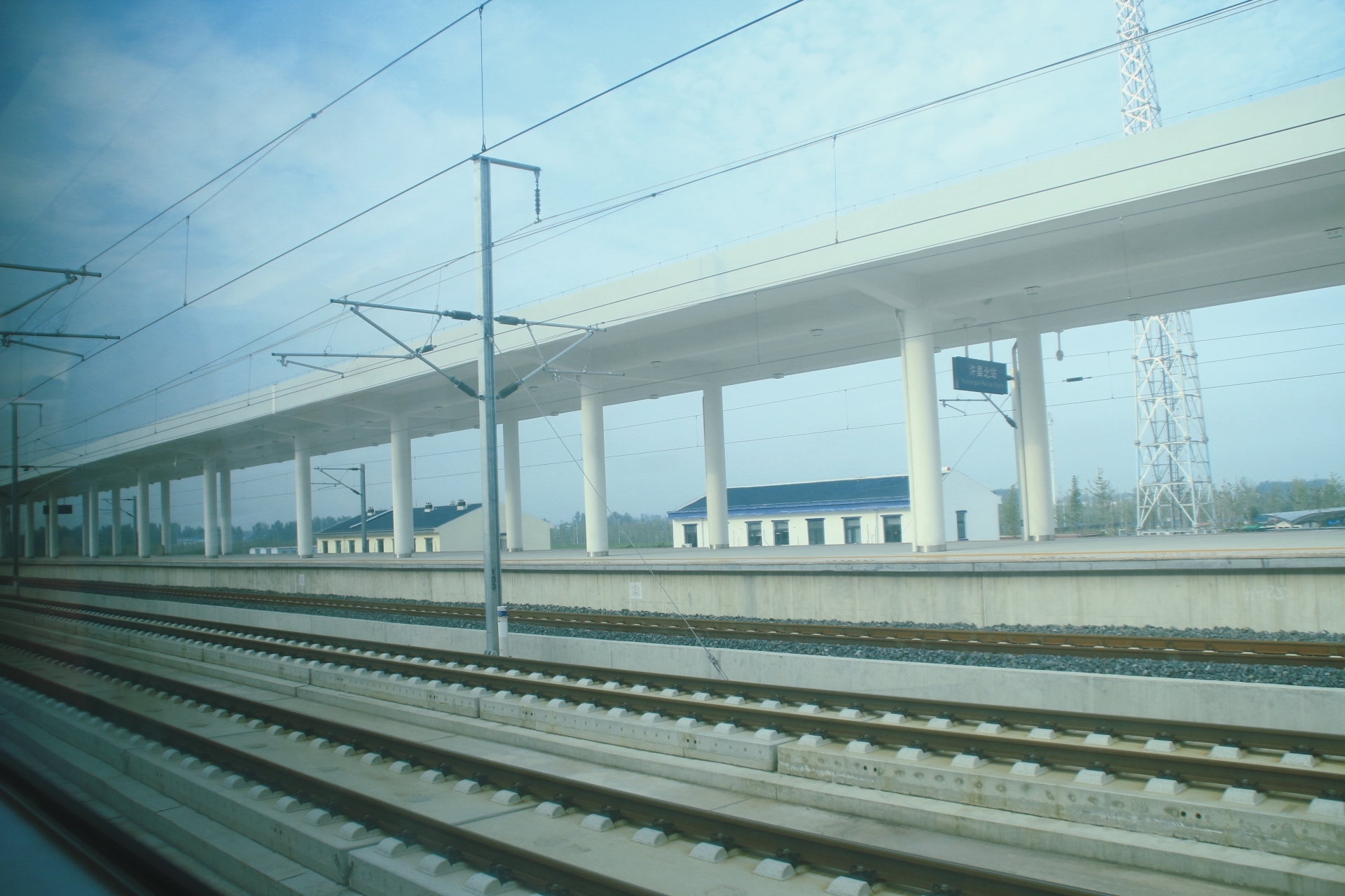 广汕高铁建设取得重要进展 全线50座隧道已贯通